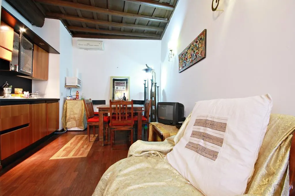 Old Trevi Apartments Roma Italia